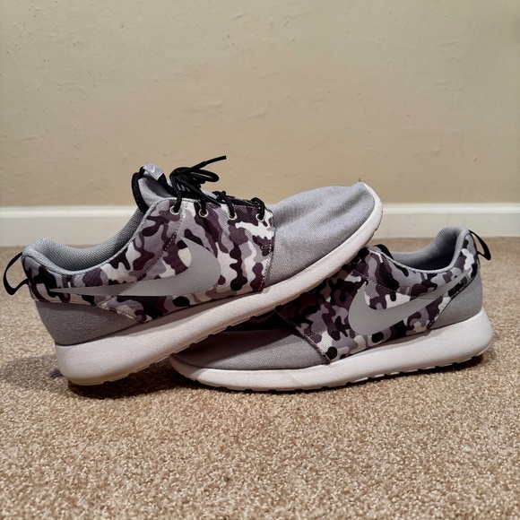 Nike Other - Men's Nike Roshe Running Shoes - Size 13 - Grey Camo